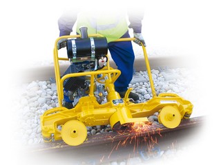 Özcoşkun Demiryolu Makinaları, ray ekipmanları, tirfonoz bulonoz makinaları, travers ekipmanları, fonksiyonel ekipmanlar, yol ekipmanları, taşıma ekipmanları, kaldırma ekipmmanları, aydınlatma ekipmanları, güvenlik ve kurtarma, satılık, kiralık, yedek parça servis