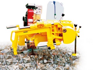 Özcoşkun Demiryolu Makinaları, ray ekipmanları, tirfonoz bulonoz makinaları, travers ekipmanları, fonksiyonel ekipmanlar, yol ekipmanları, taşıma ekipmanları, kaldırma ekipmmanları, aydınlatma ekipmanları, güvenlik ve kurtarma, satılık, kiralık, yedek parça servis